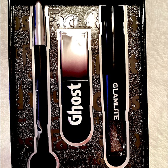 BNIB Glamlite GHOST FACE Face Makeup Set with PR Box - Picture 12 of 15